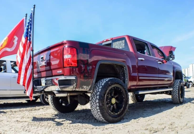 2014 GMC Sierra 1500 SLT with Moto Metal MO979 wheels and Nitto Terra Grappler tires