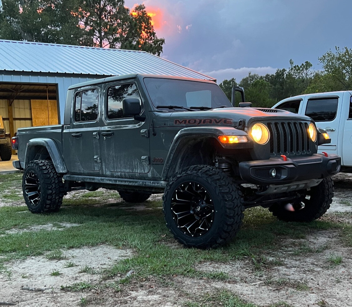 2022 Jeep Gladiator Mojave with Fuel Assault wheels and Gladiator XComp XT tires