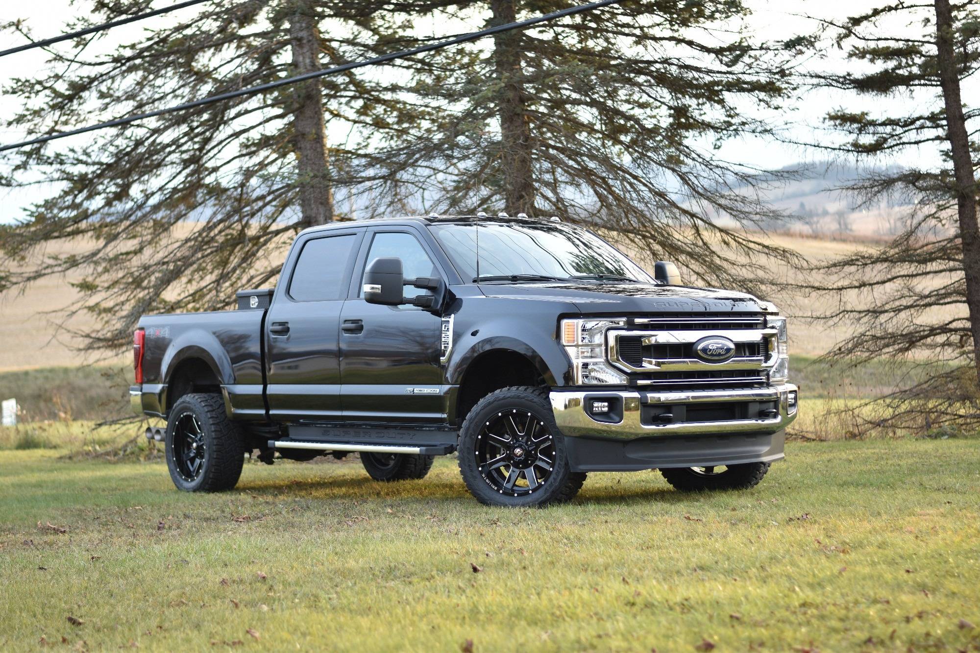 2022 Ford F-250 on stock suspension with 20x10 Ballistic Rage wheels and 33x12.5R20 Toyo Open Country RT tires