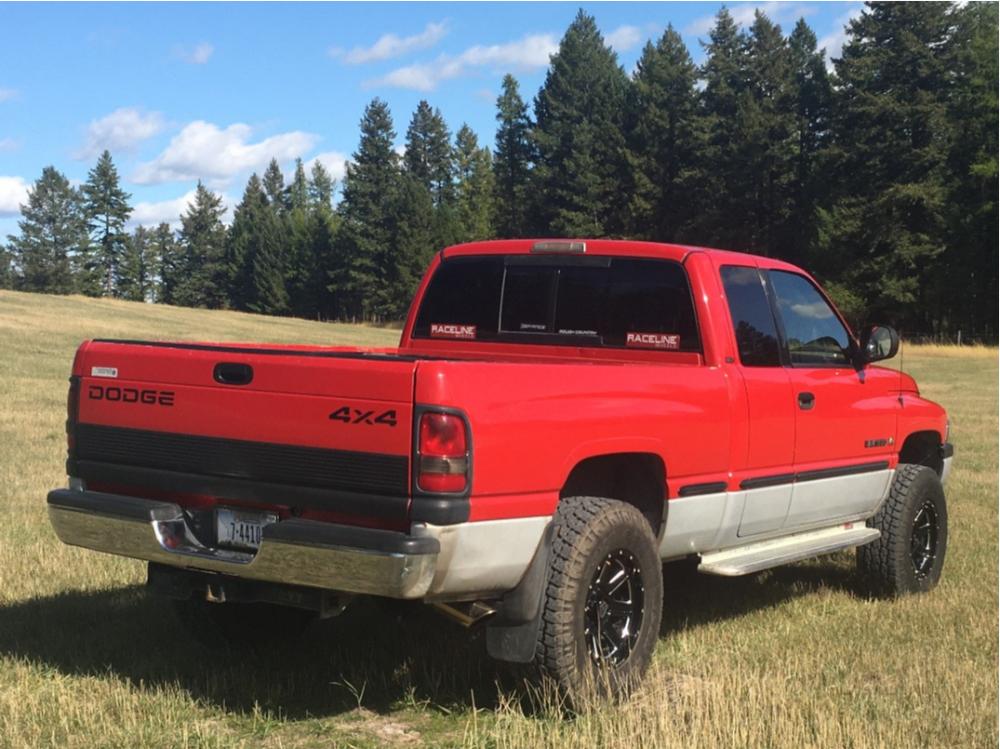 1999 Dodge Ram 1500 with Toyo Open Country A/T III tires and Rough Country Leveling Kit
