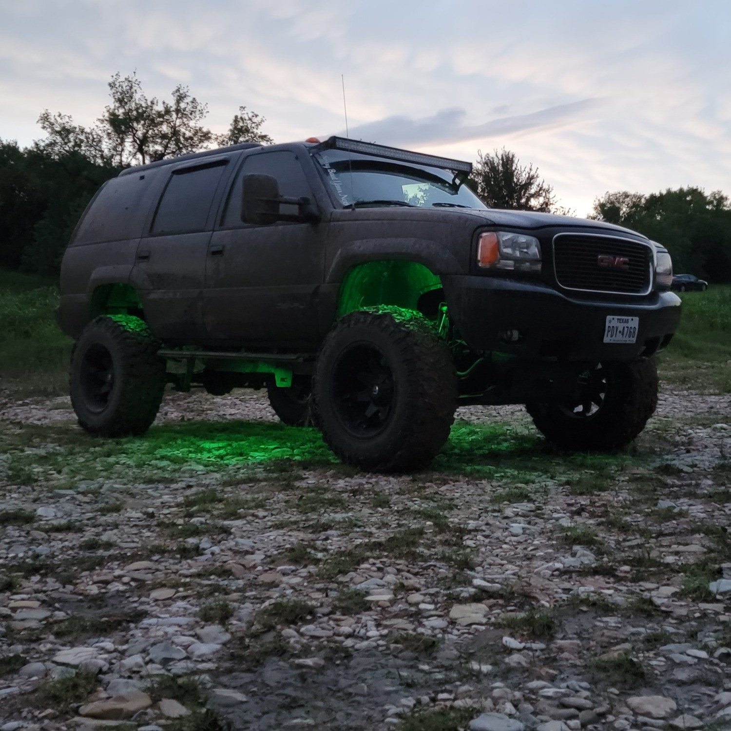 2000 GMC Yukon with Fuel Octane wheels and Rough Country Suspension Lift