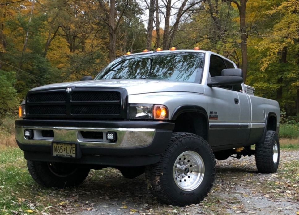 2001 Dodge Ram 2500 with American-Racing Outlaw II wheels and Super Swamper Trxus Sts tires