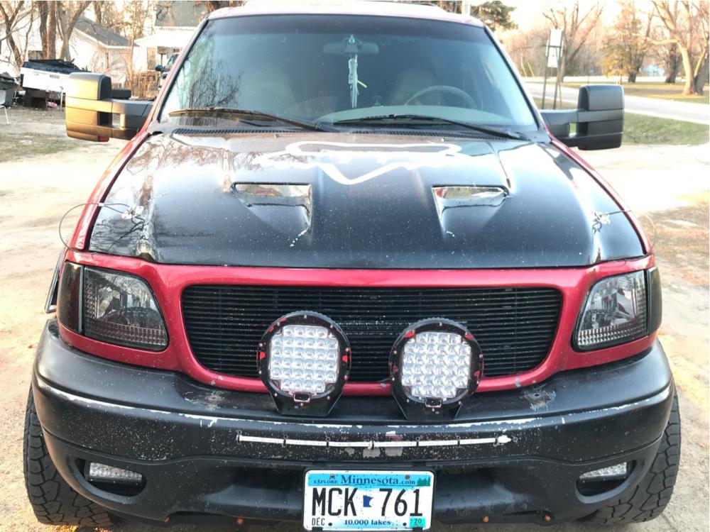 Front view of 2002 Ford Expedition