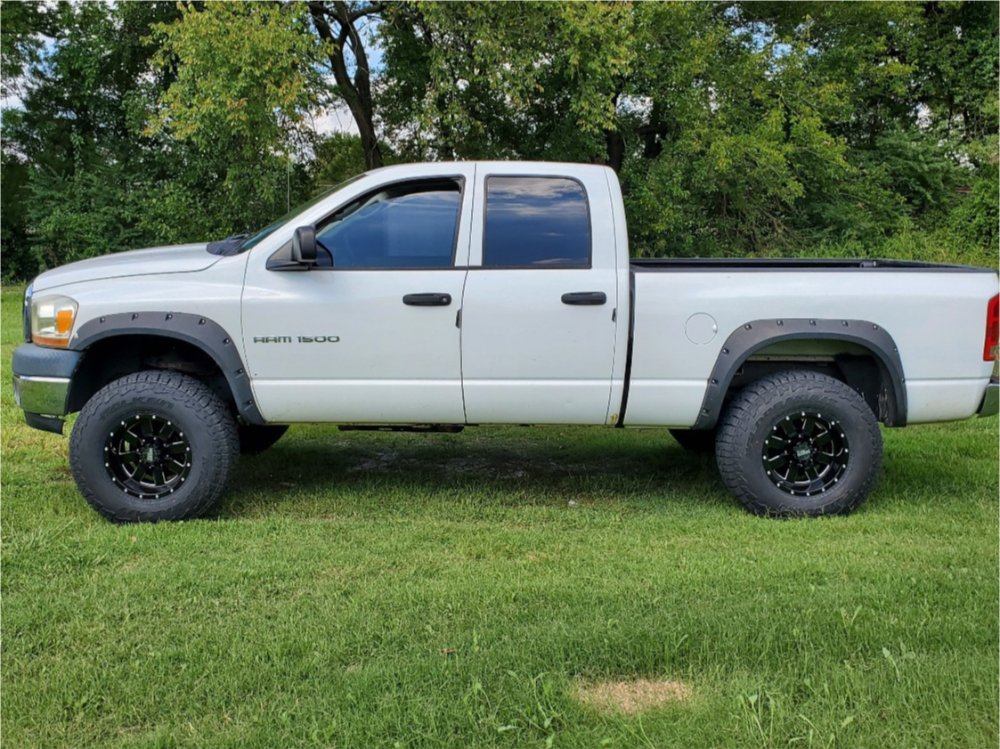 2006 Dodge Ram 1500 with Moto Metal MO962 wheels