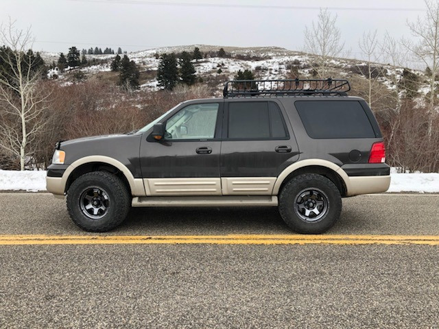 2006 Ford Expedition with Fuel Shok Wheels and Supreme Suspensions Lift