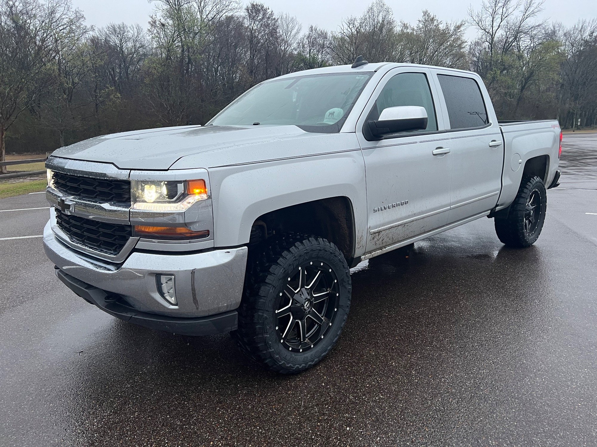 2016 Chevy Silverado 1500 LT with Fuel Maverick wheels