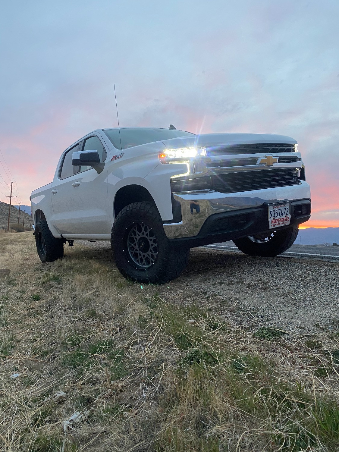 2020 Chevy Silverado with Vision Rocker wheels and Rough Country Suspension Lift