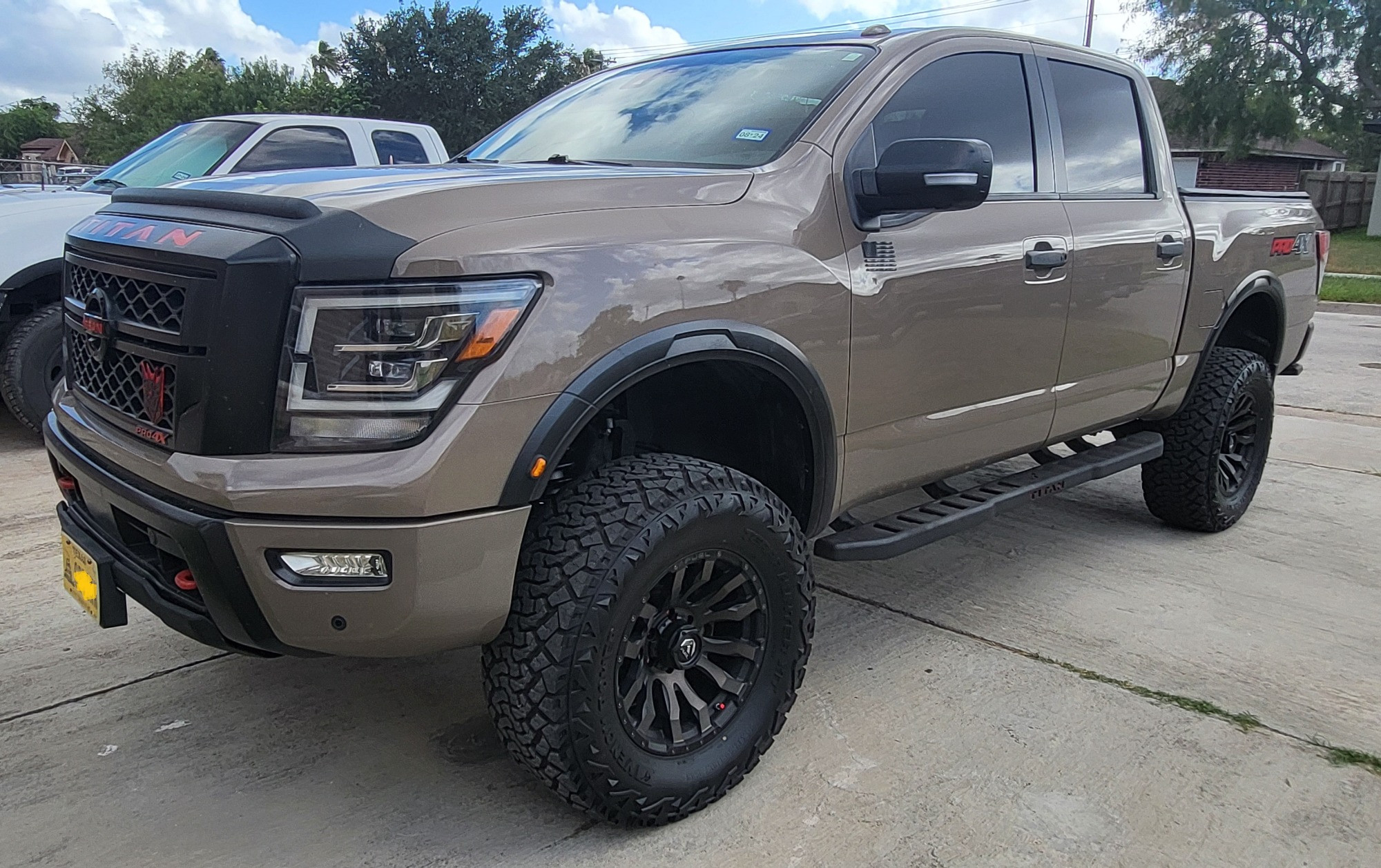 2020 Nissan Titan Pro-4X with Venom Power Terra Hunter X/T tires and Rough Country Suspension Lift