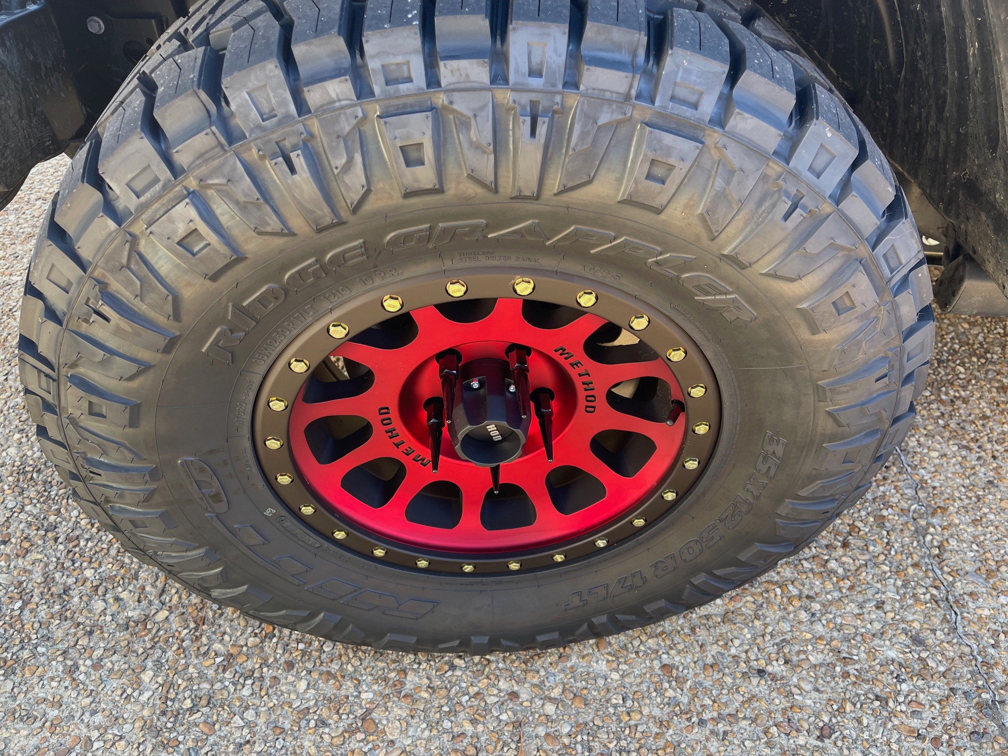 2022 Jeep Wrangler with Method MR305 wheels and Nitto Ridge Grappler tires