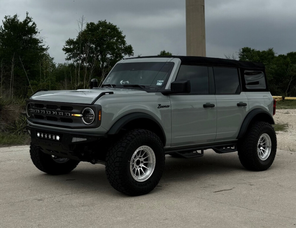 2023 Ford Bronco Big Bend with Lock Offroad Baja wheels and Sway Bar Suspension