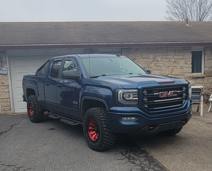 2017 GMC Sierra 1500 SLT with Fuel Covert wheels and Rough Country Leveling Kit