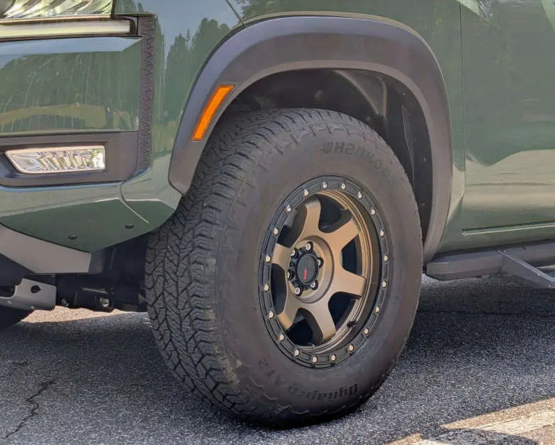2025 Nissan Frontier Pro 4X with Hankook Dynapro AT 2 tires