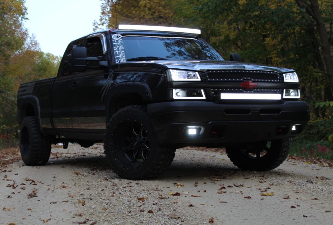 2005 Chevy Silverado 1500 Cateye with Moto Metal MO970 wheels and Federal Couragia MT tires