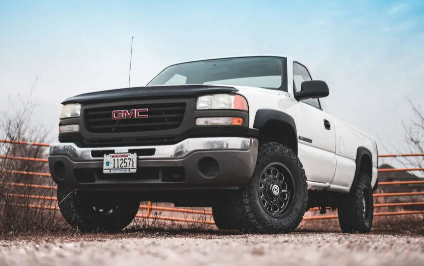 2004 GMC Sierra 2500 HD with Anthem Off-Road Intimidator wheels and Venom Power Terra Hunter X/T tires