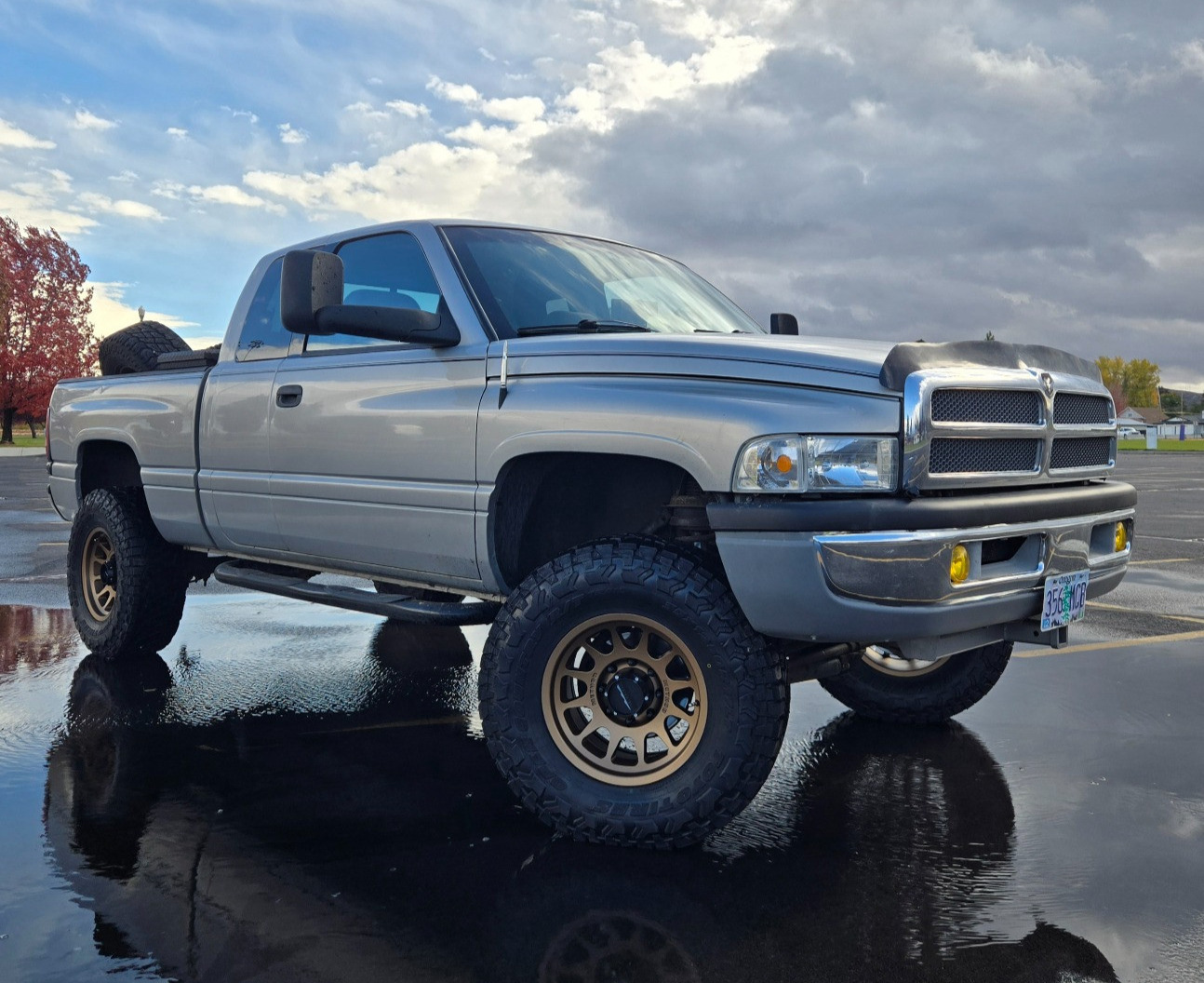 What Wheels and Tires Best Fit a Second Generation Dodge Ram 2500?