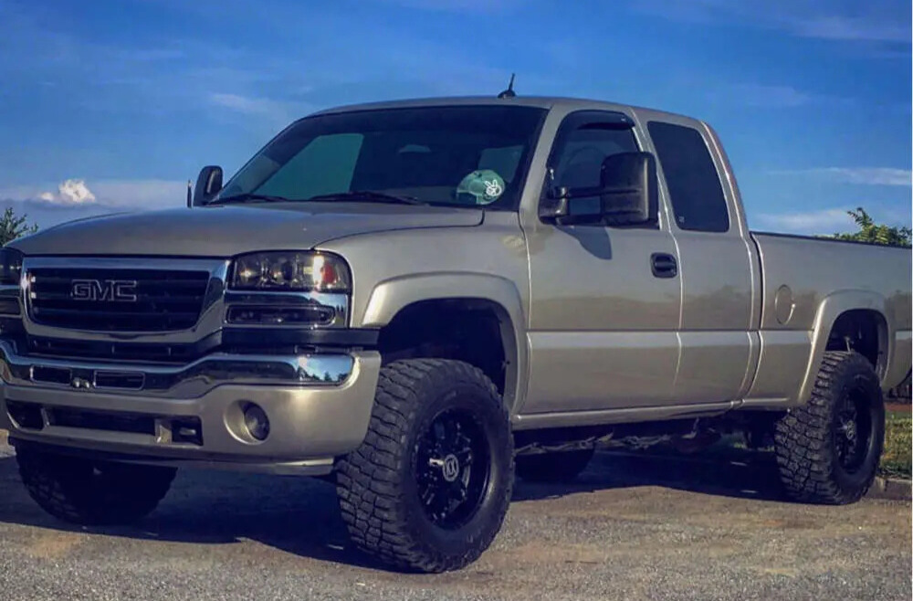 2004 GMC Sierra 2500 HD with KX KX01 wheels and Motofab Leveling Kit