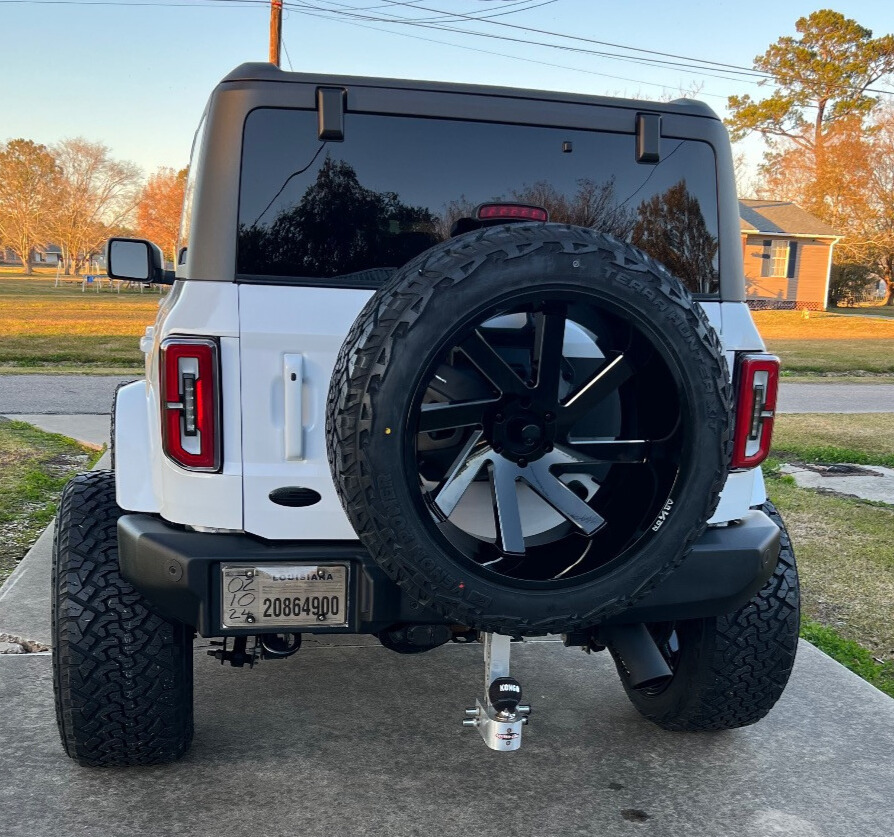 2023 Ford Bronco Outer Banks with Venom Power Terra Hunter X/T tires and Arkon Off-Road Lincoln wheels