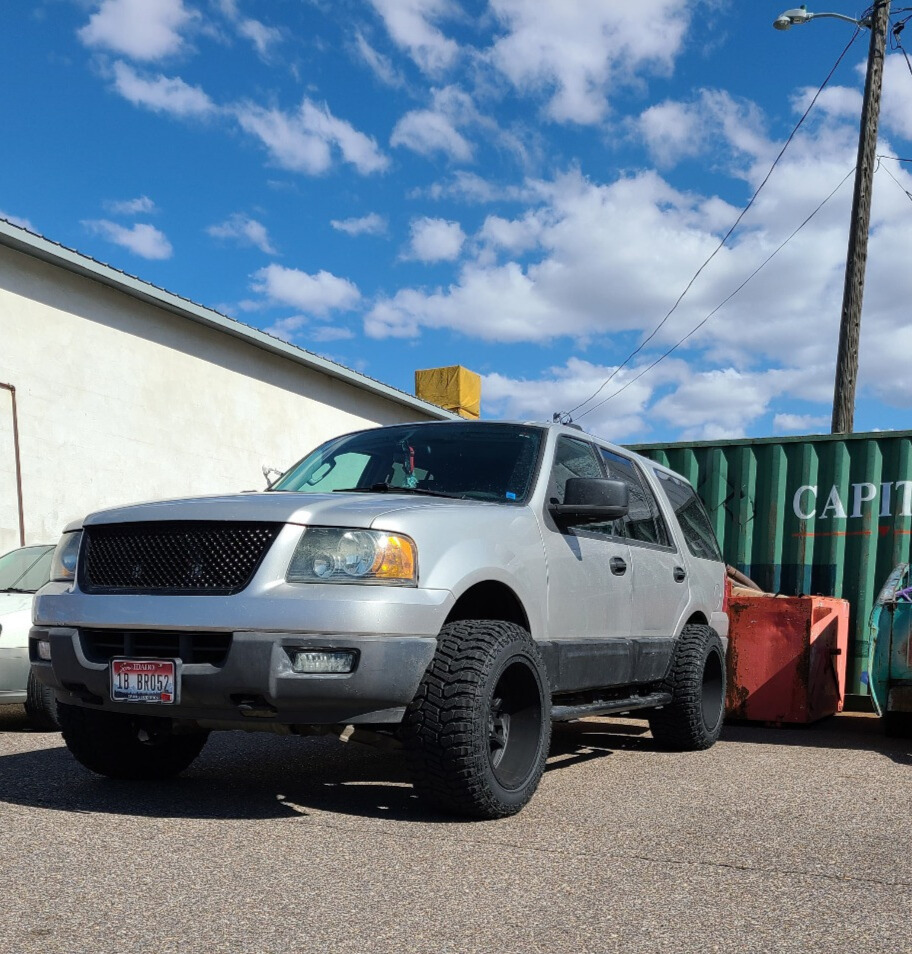 2004 Ford Expedition with Vision Split Wheels and Radar Renegade RT Tires