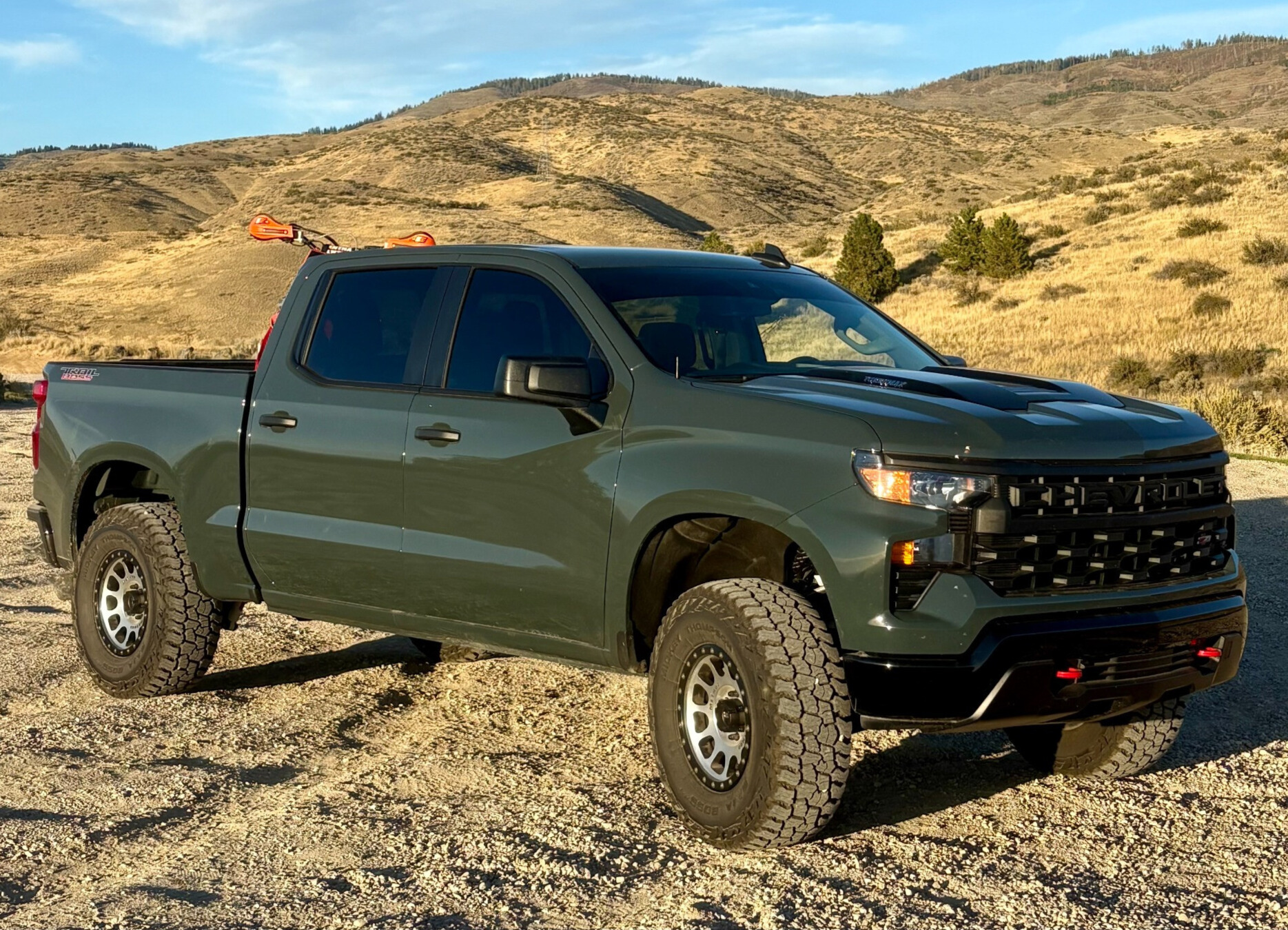 2025 Chevy Silverado 1500 Trail Boss with Rough Country Leveling Kit and Method MR305 wheels