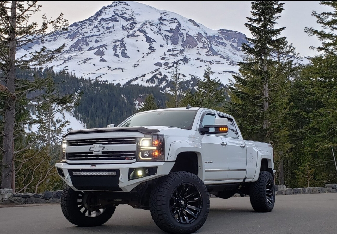 2016 Chevy Silverado 3500 with Fabtech Suspension Lift and Fuel Blitz wheels