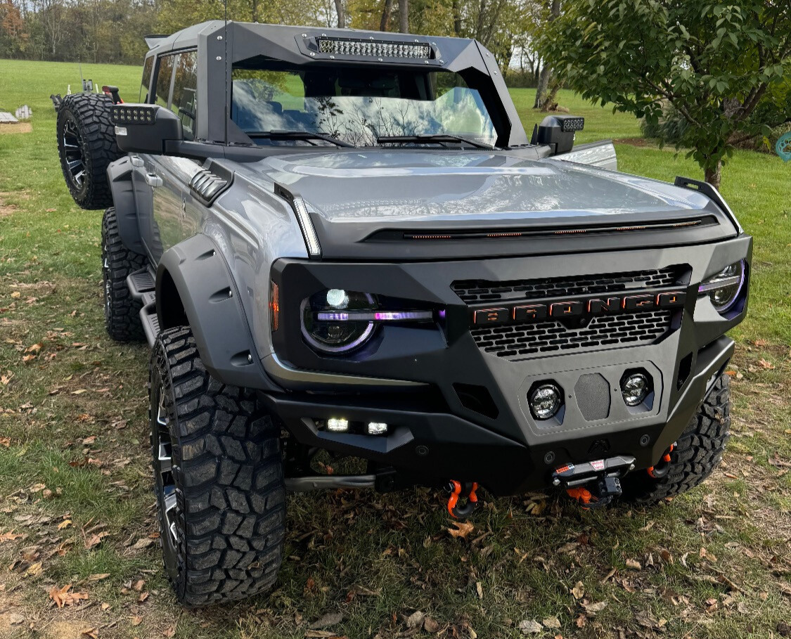 front view of ford bronco with rough country suspension