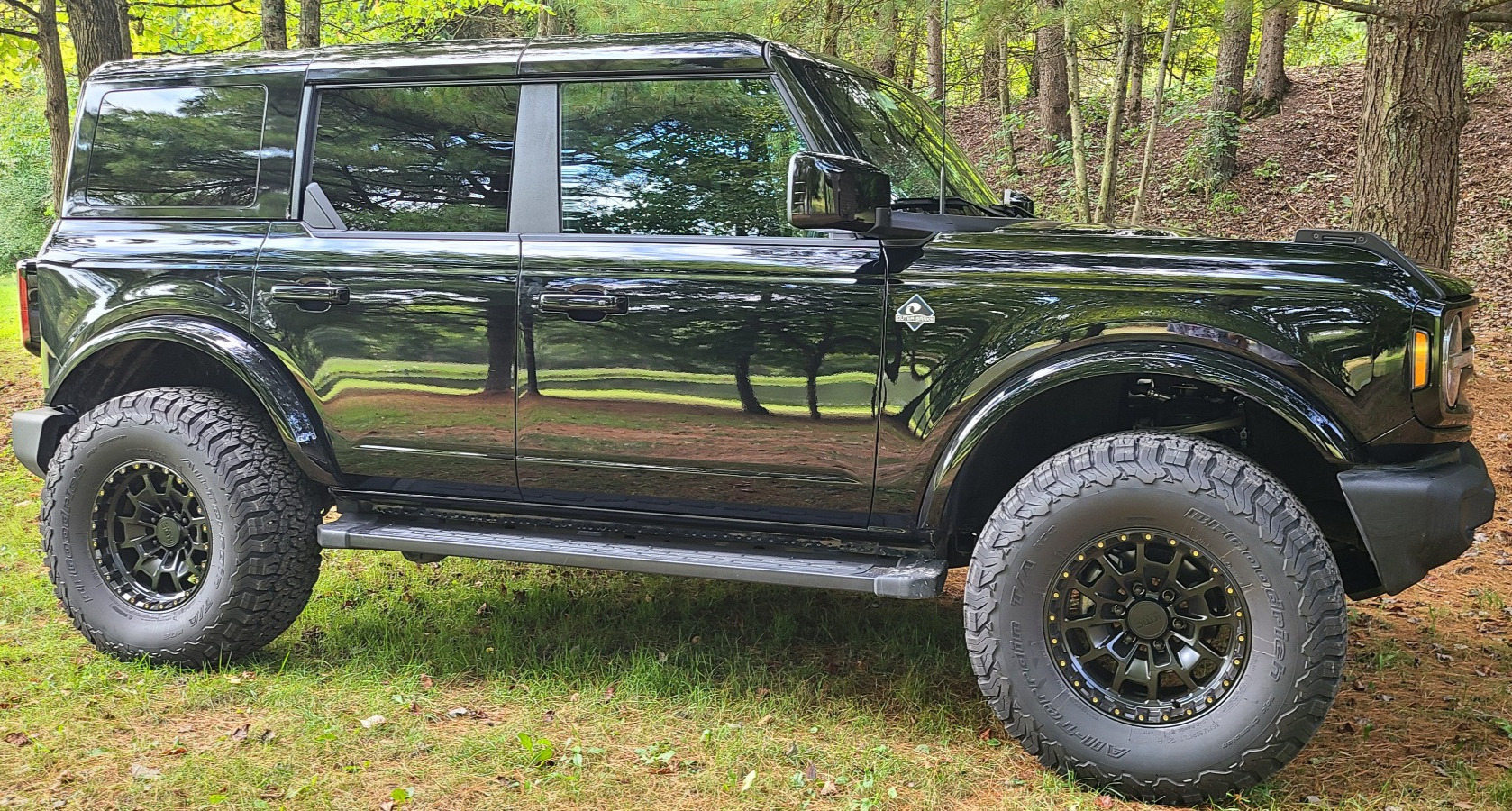 Profile view of ford bronco