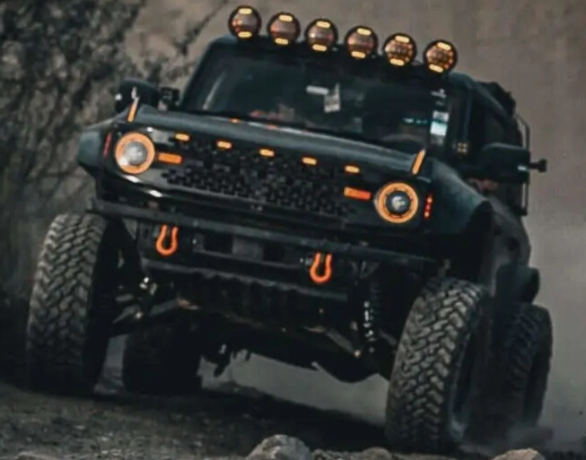 2024 Ford Bronco Sasquatch with Method MR701 wheels and Nitto Trail Grappler tires