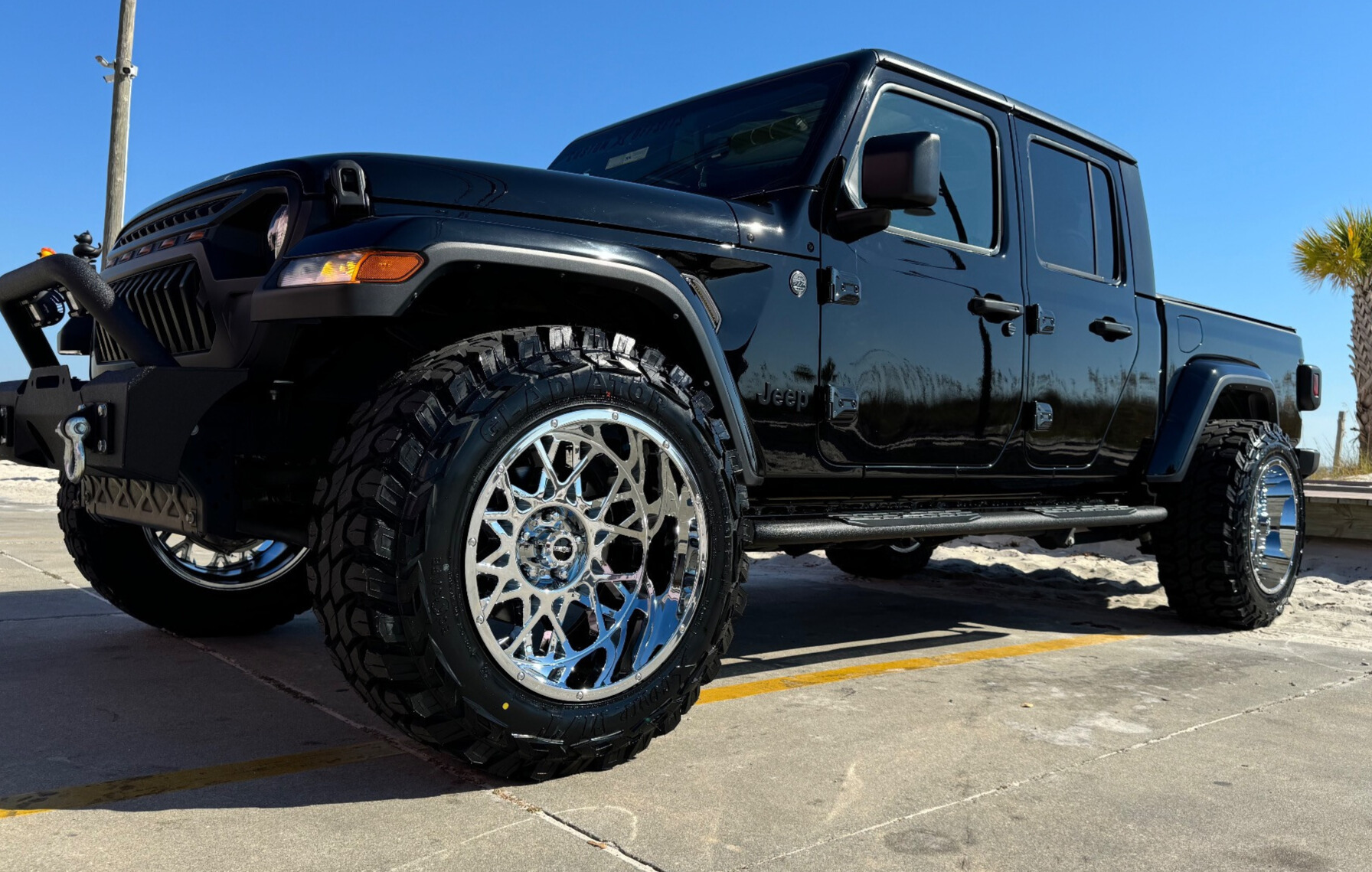 2022 Jeep Gladiator Sport with Vision Rocker wheels