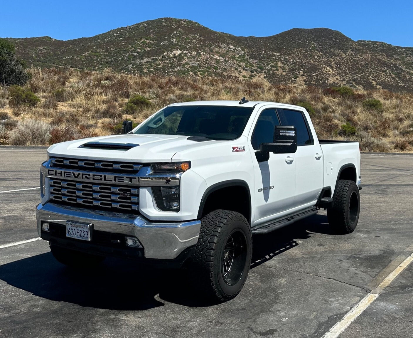 2023 Chevy Silverado 2500 HD LT with Arkon Off-Road Caesar wheels