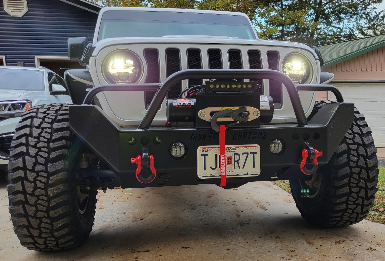 front view of jeep wrangler