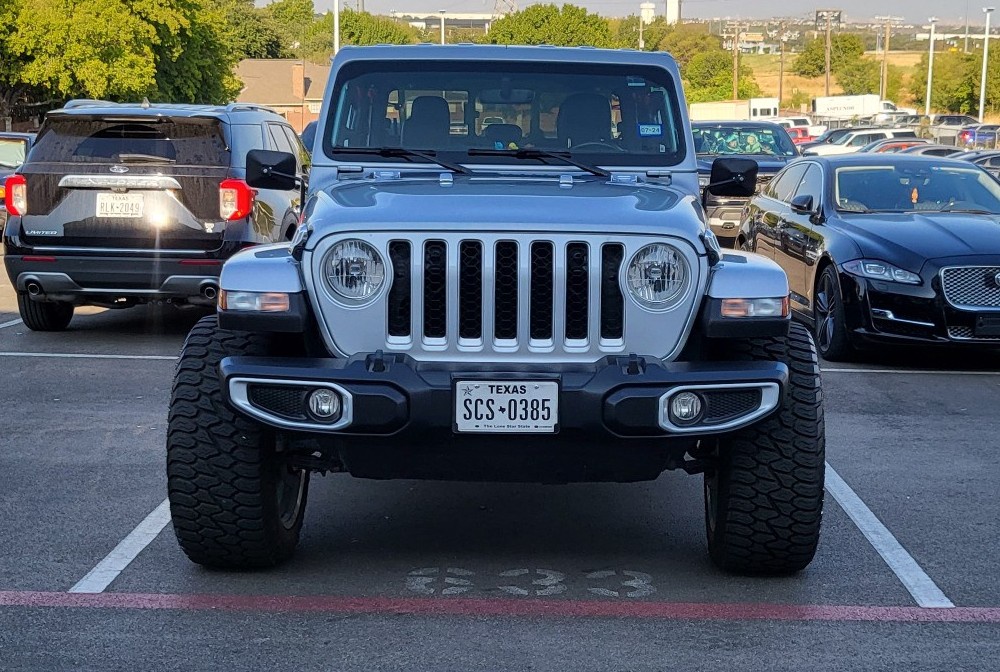 front view of jeep with amp tires