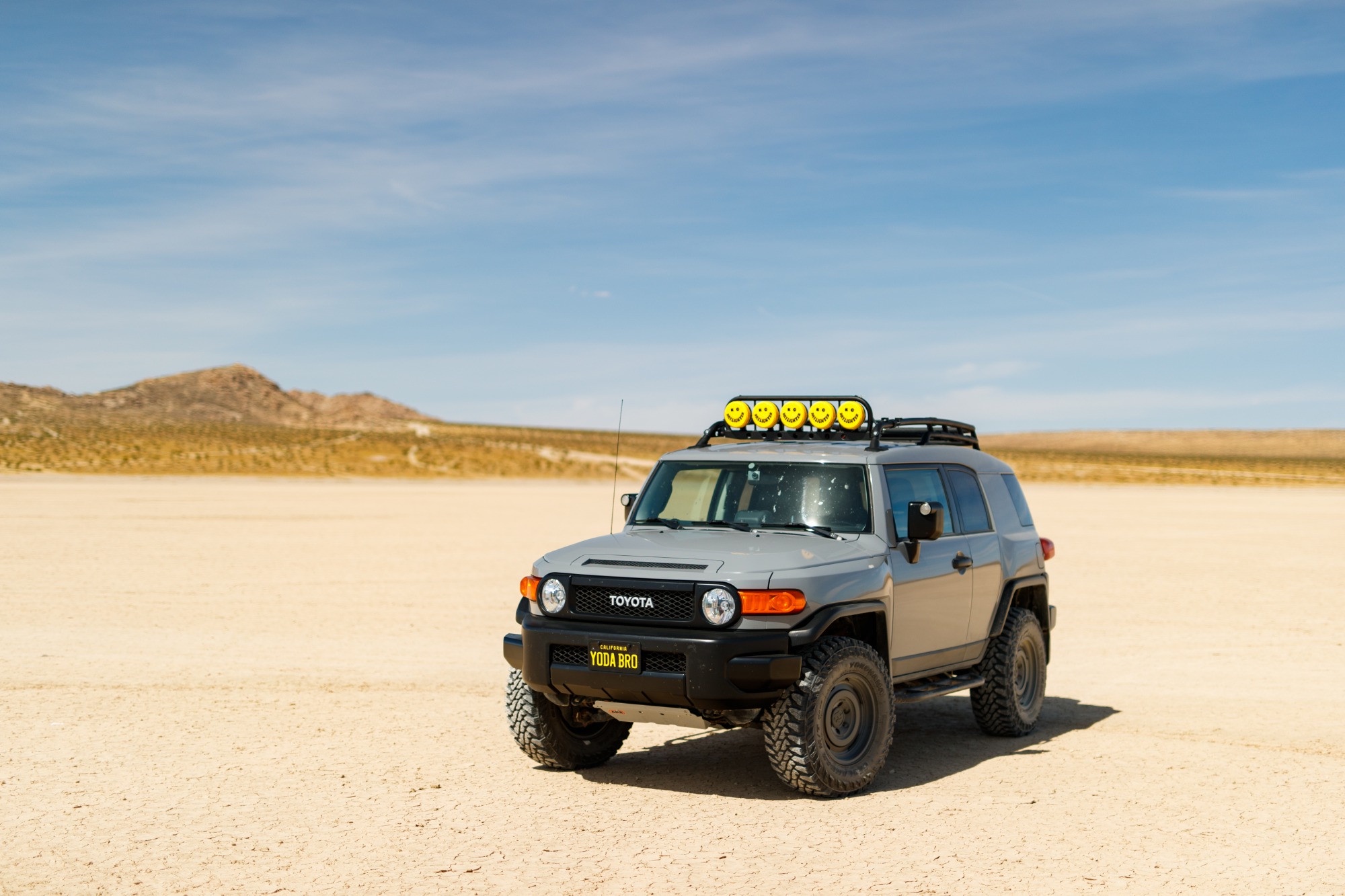 front view of 2014 toyota fj cruiser