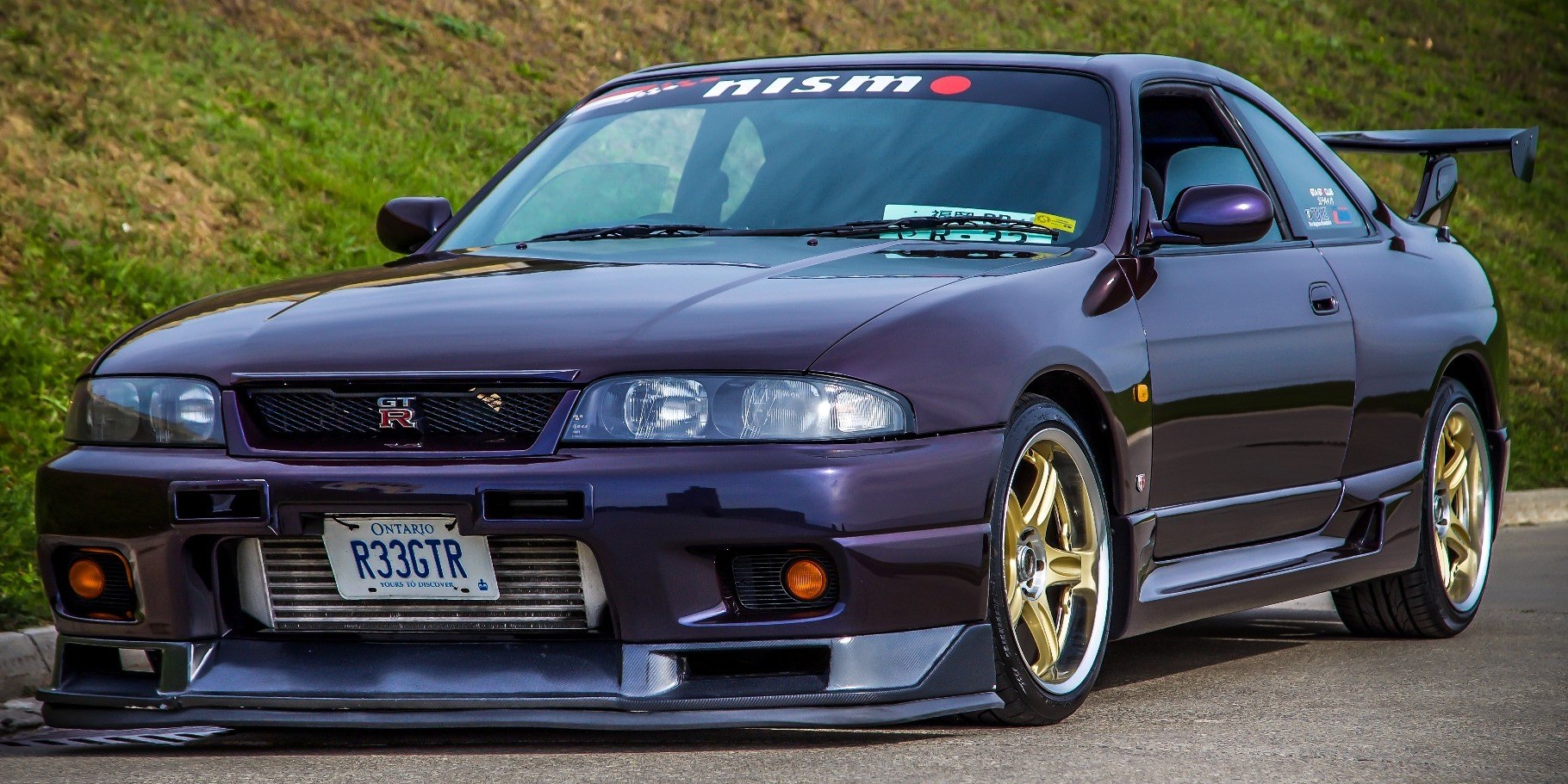 front view of nissan skyline r33