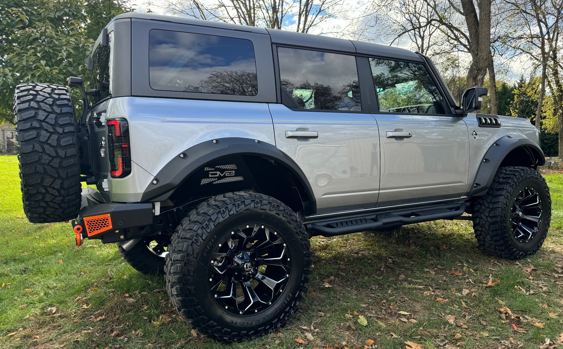 profile view of ford bronco outer banks