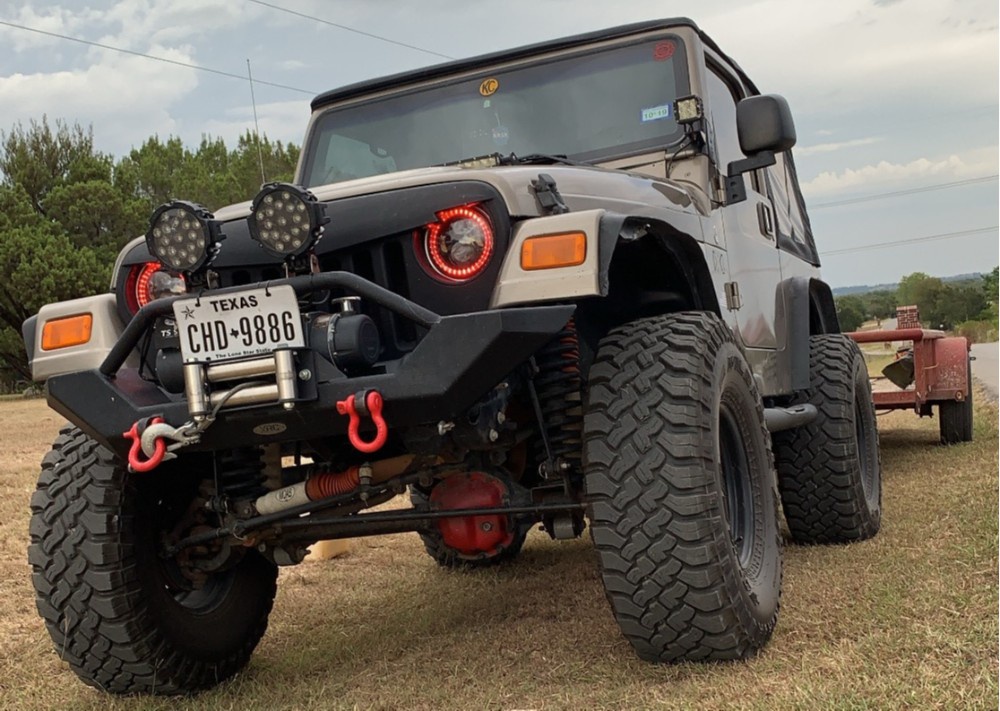 front view of wrangler tj