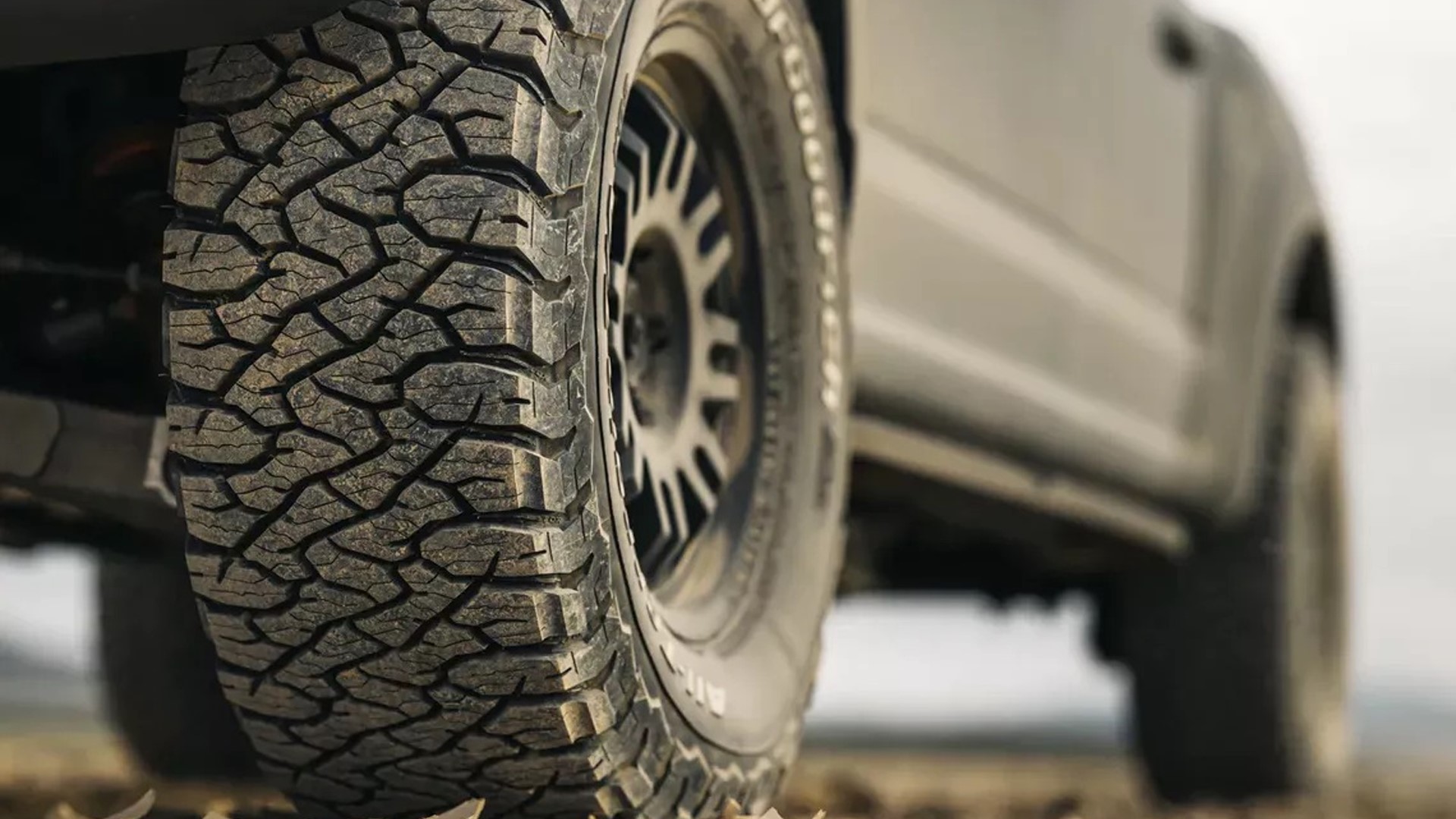 Truck wheel and tire