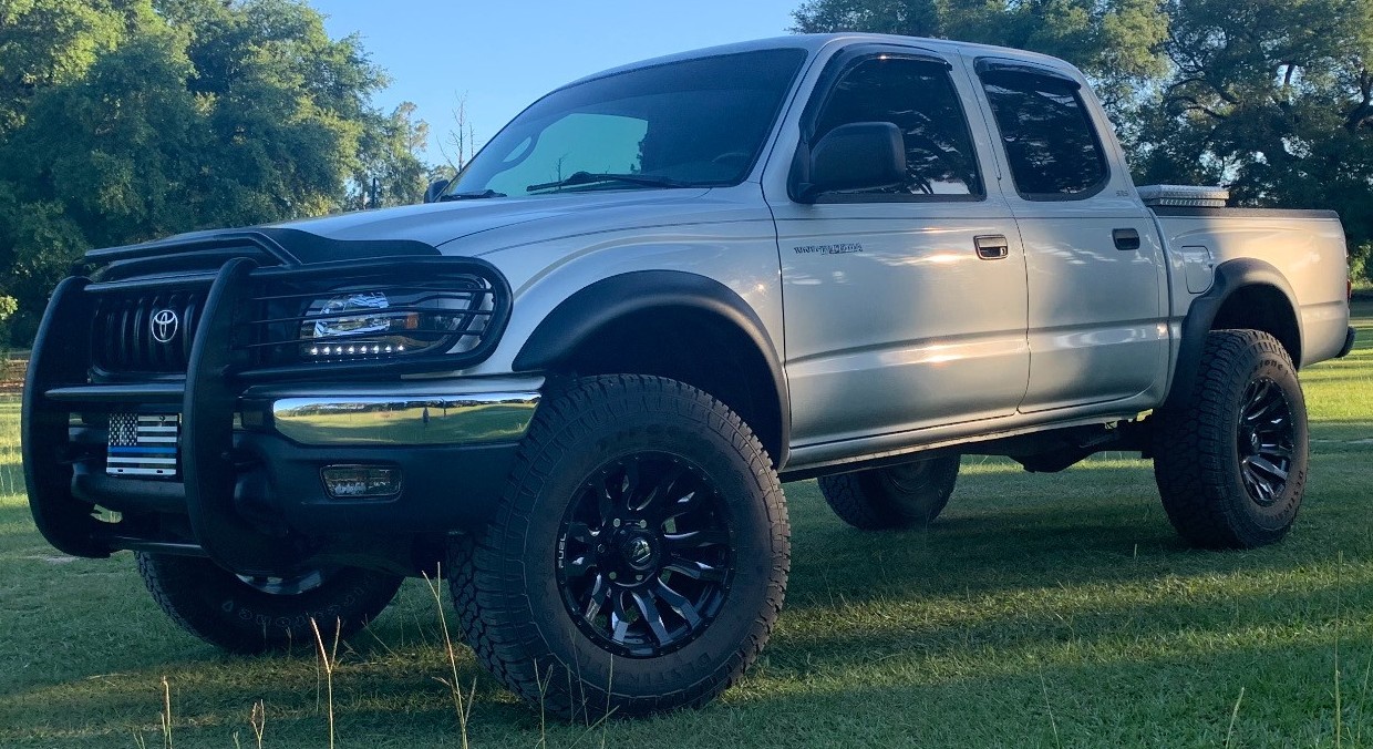 profile view of toyota tacoma