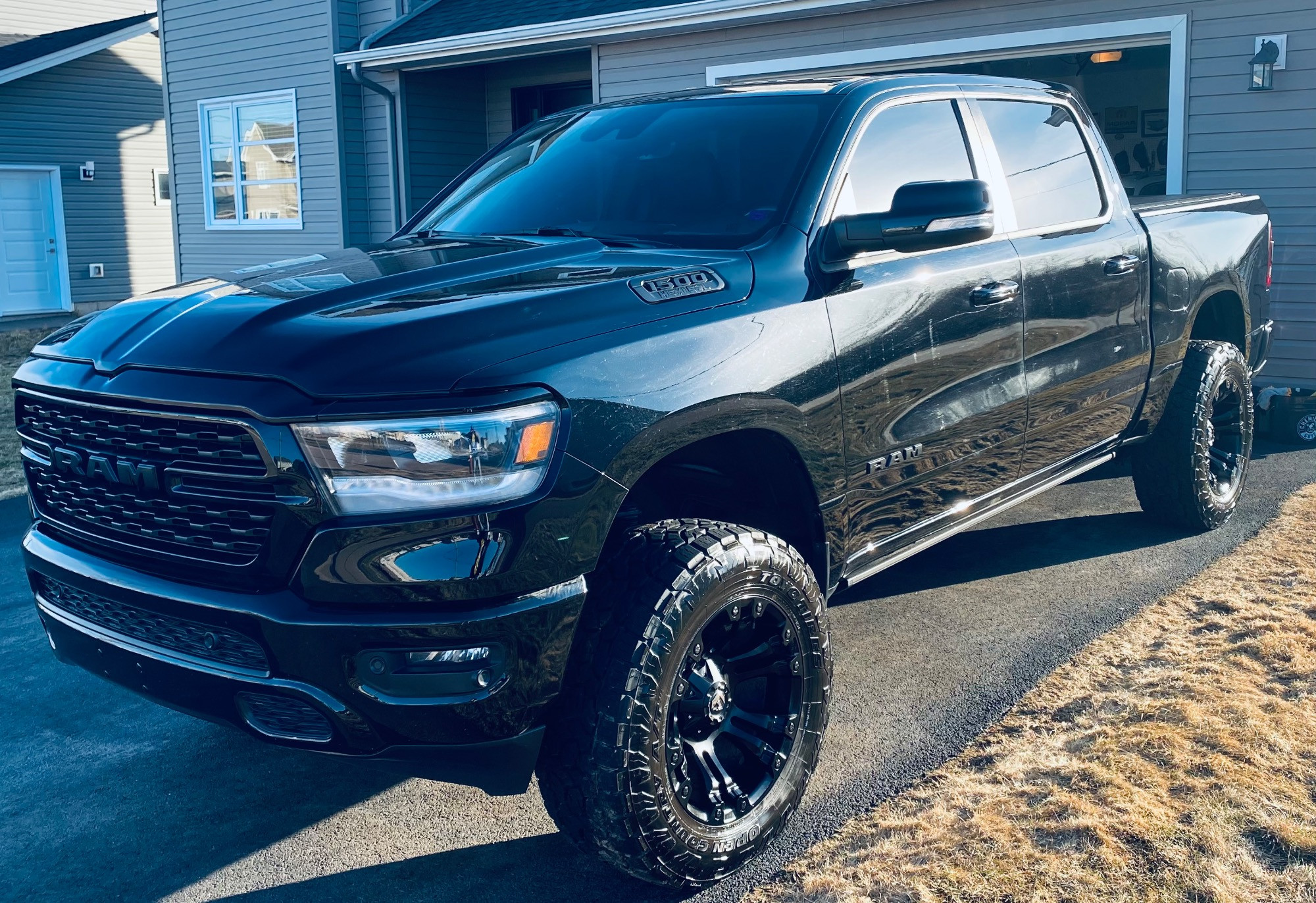 5th gen Ram 1500 with 4 inch lift on 20x10 -18 wheels and 35x12.50 tires