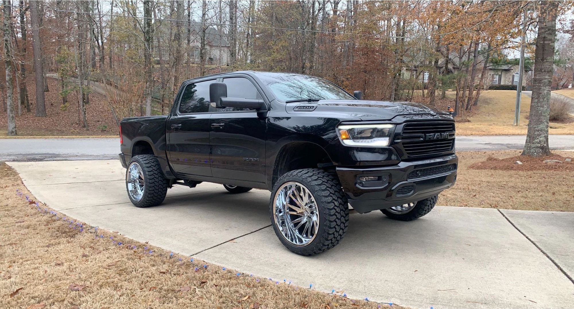 5th gen Ram 1500 with 6 inch lift on 24x14 -76 wheels and 35x13.50 tires