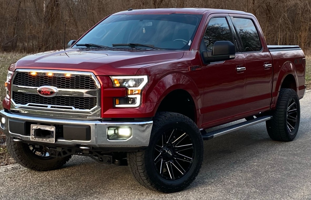 Ford F-150 with Moto Metal MO998 wheels