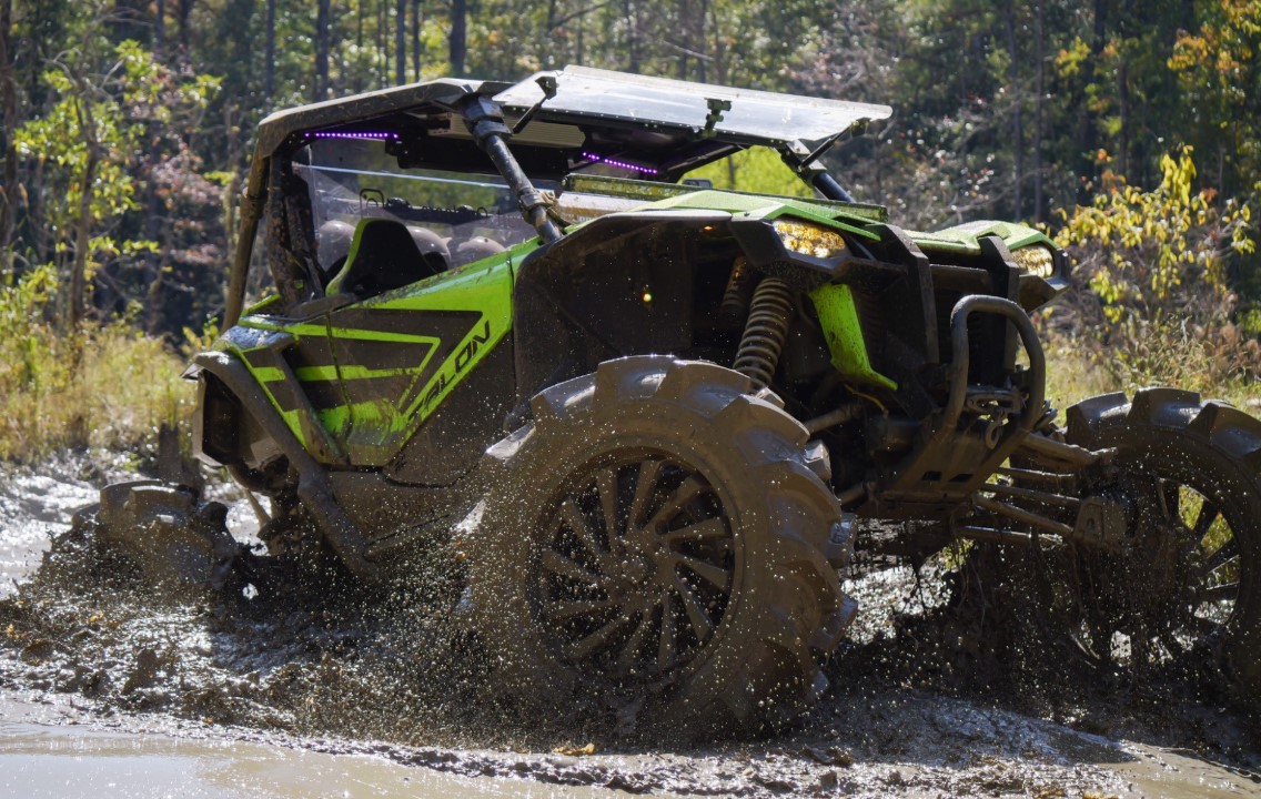 2019 Honda SXS10S2R Talon 1000R in mud