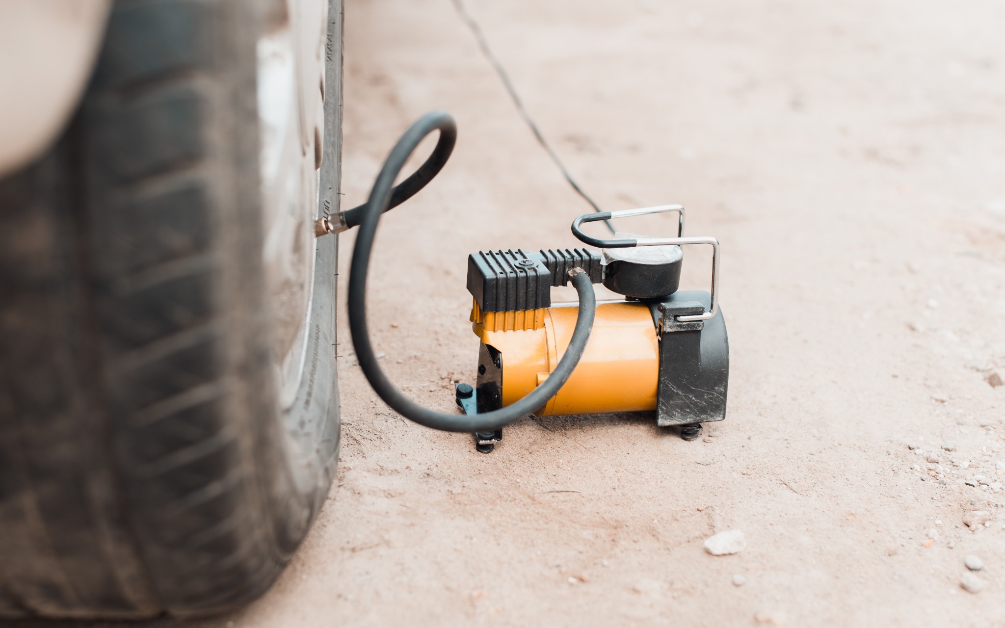 Electric tire inflation machine