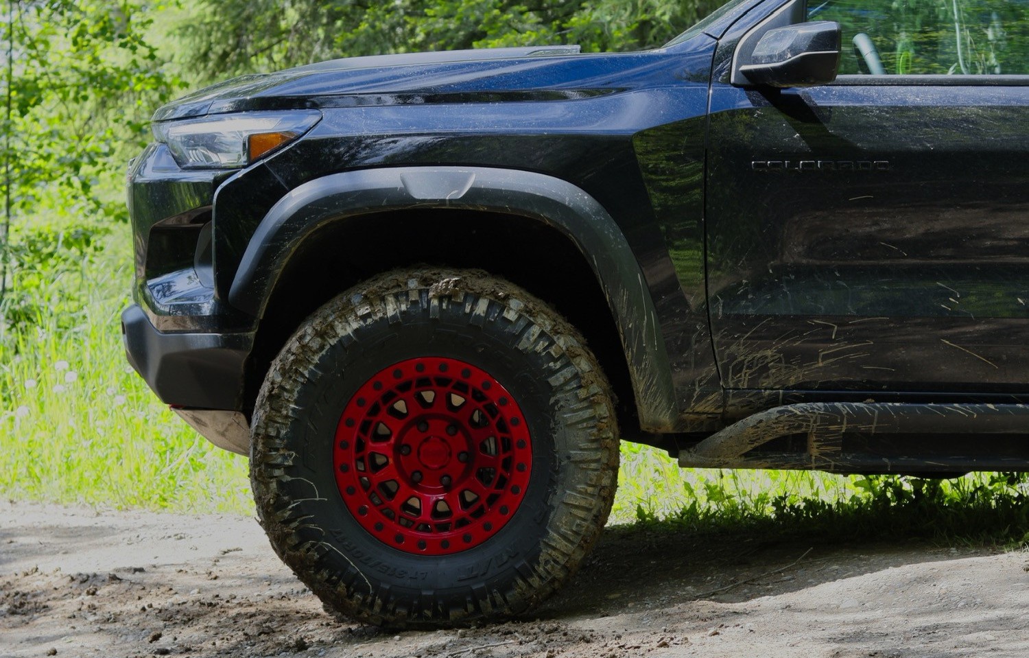 red wheels on chevy colorado