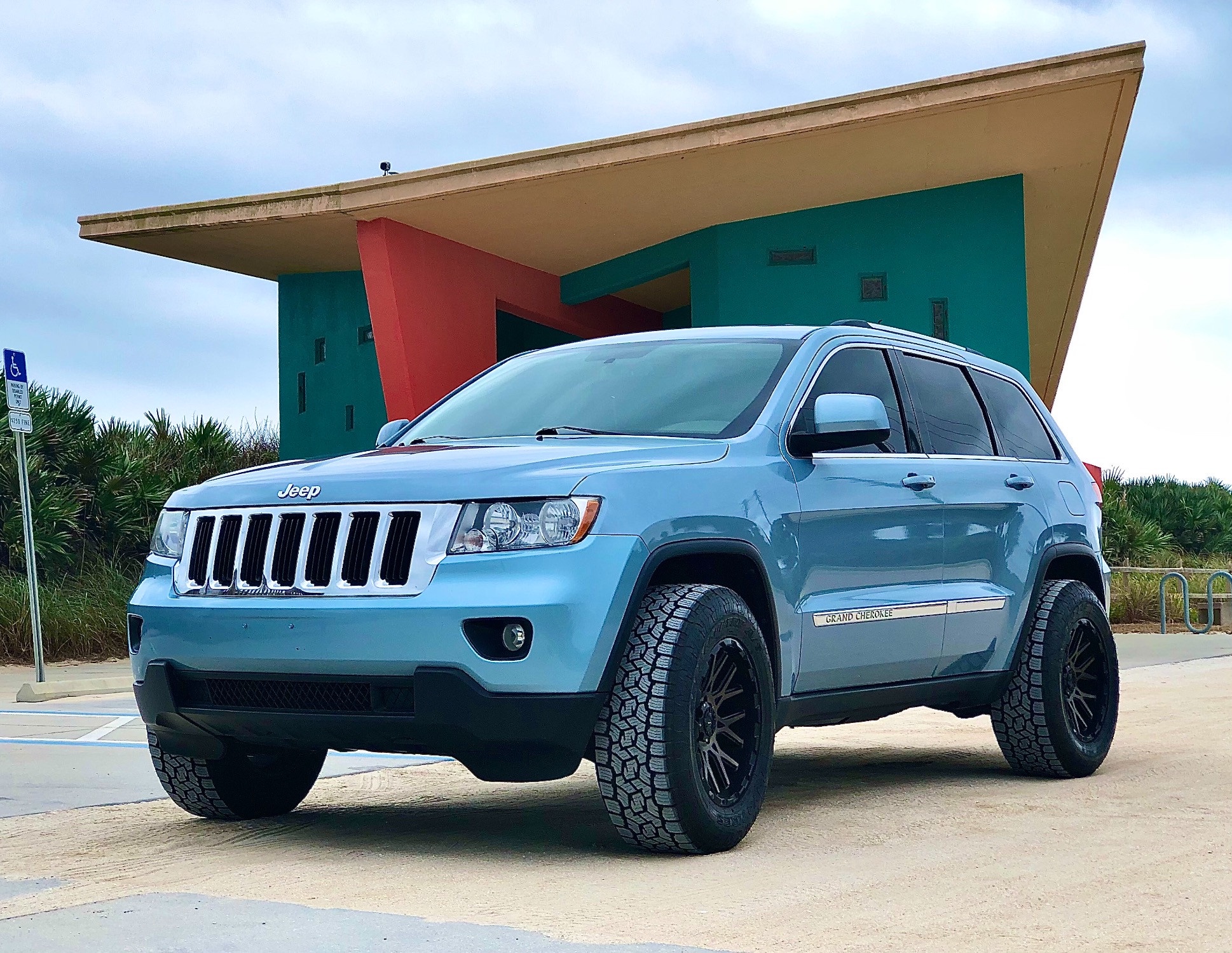 front view of blue 2012 jeep grand cherokee laredo e
