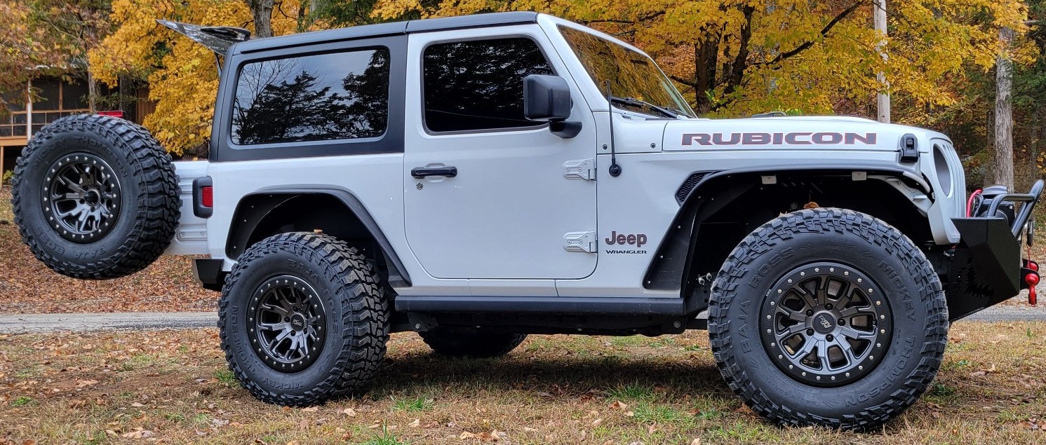 jeep wrangler rubicon with rear door open