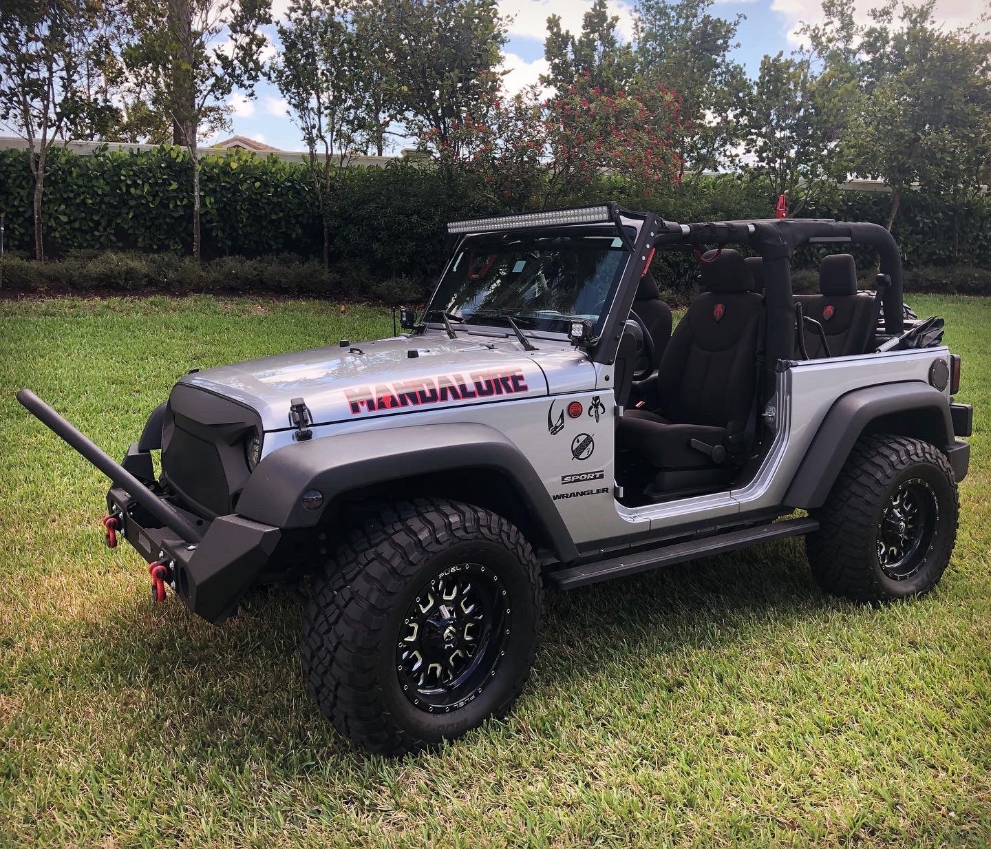 front view of silver jeep wrangler jk with stock suspension