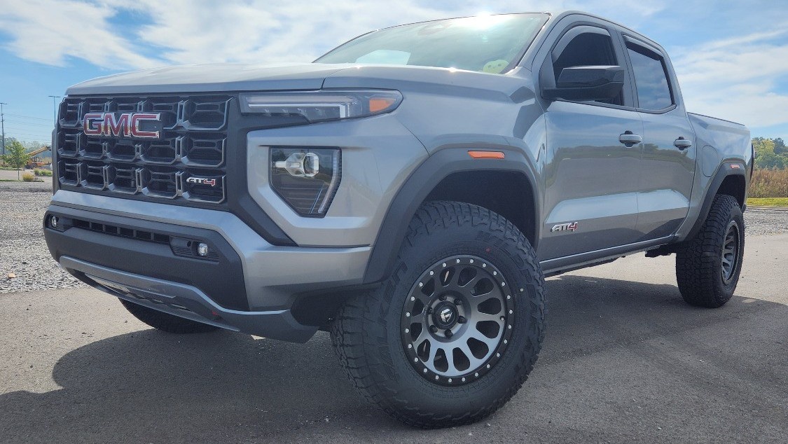 front view of silver gmc canyon