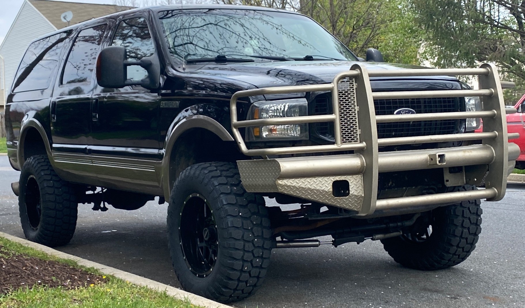front view of lifted ford excursion