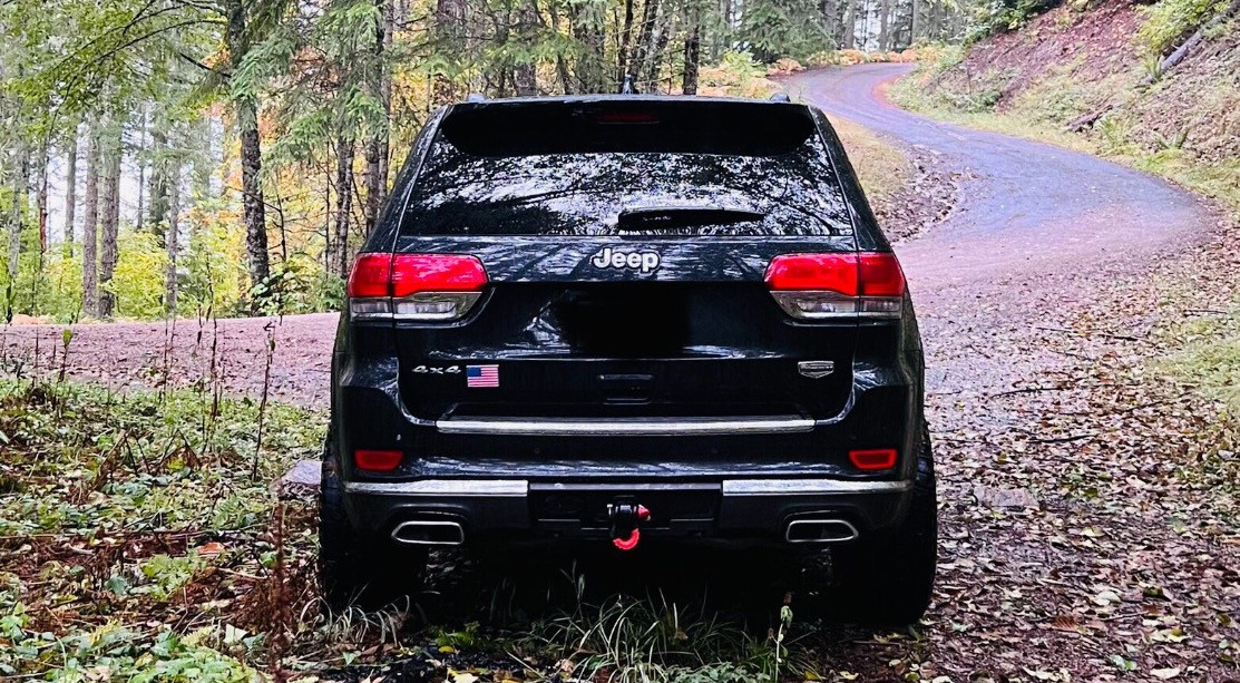 Rear shot of black jeep grand cherokee looking out onto road